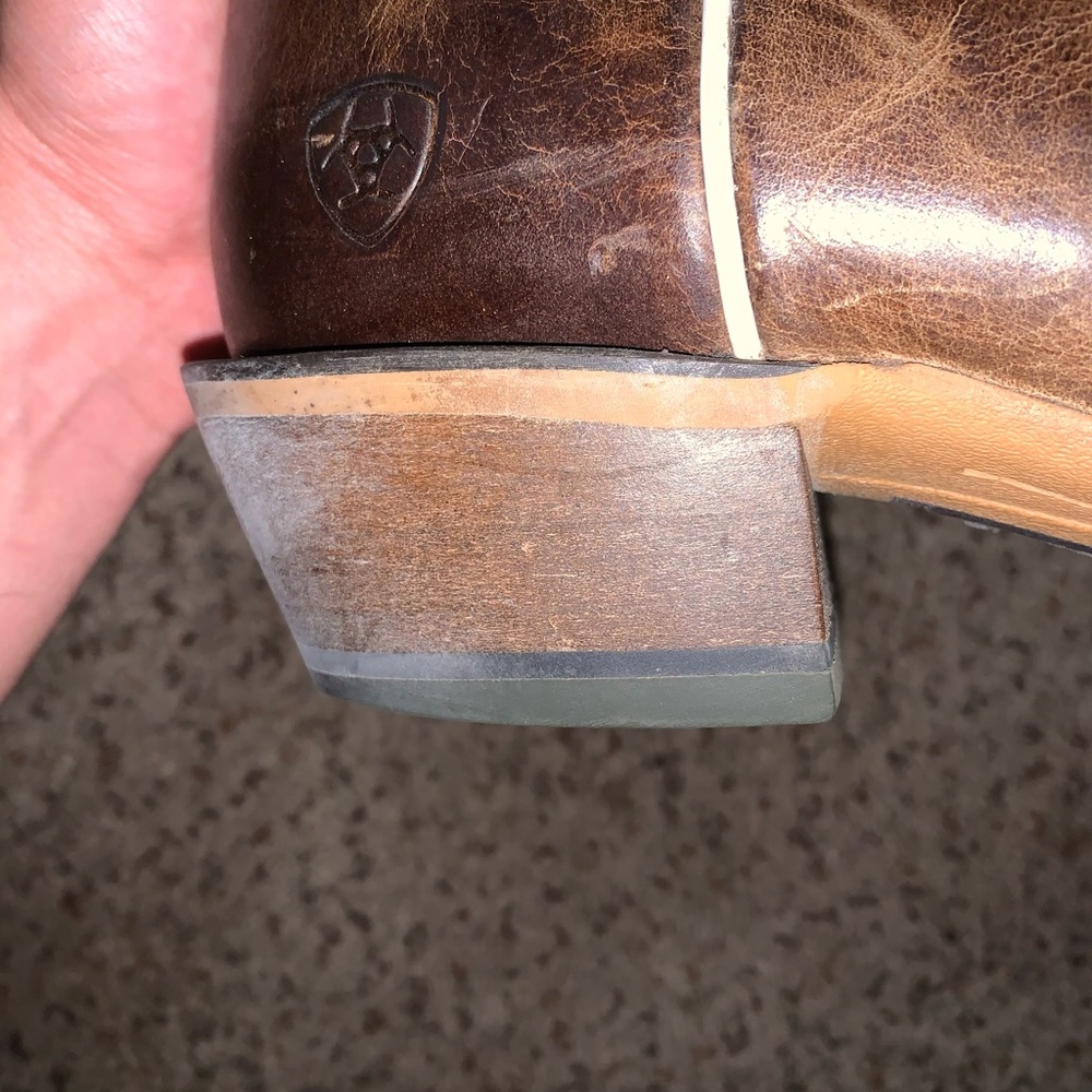 Ariat cowboy boots 10 D